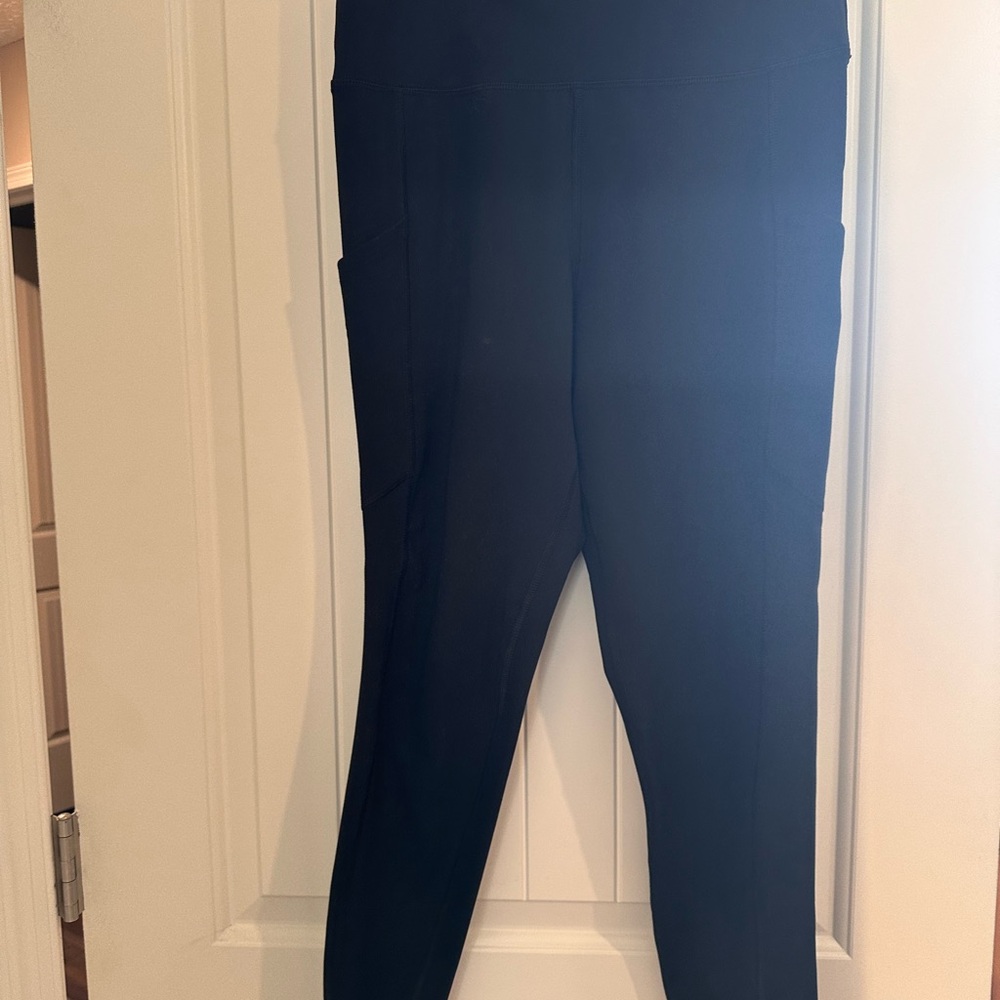 American Eagle Outfitters Black High-Rise Leggings with Side Pockets